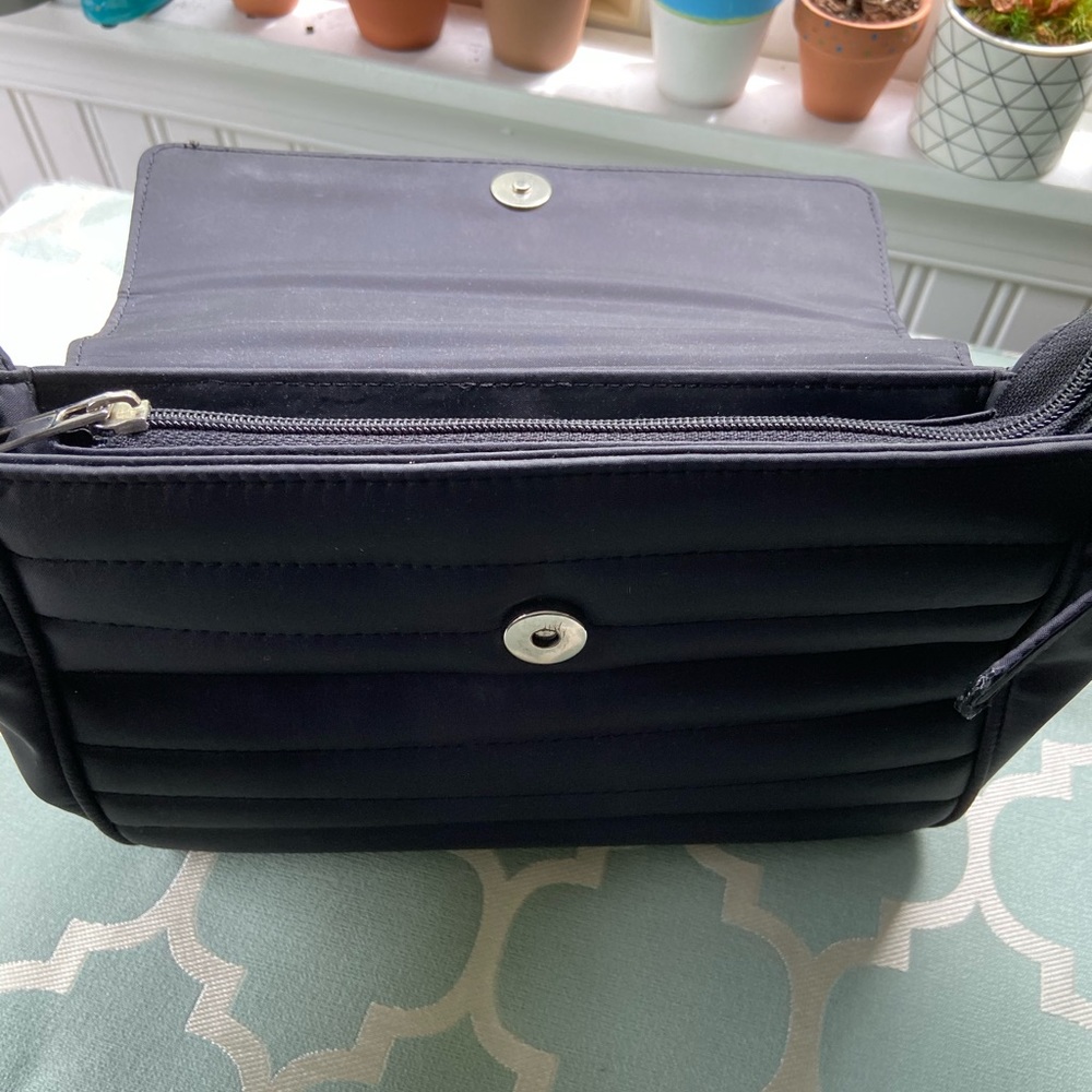 Black Ribbed Purse - Picture 3 of 3